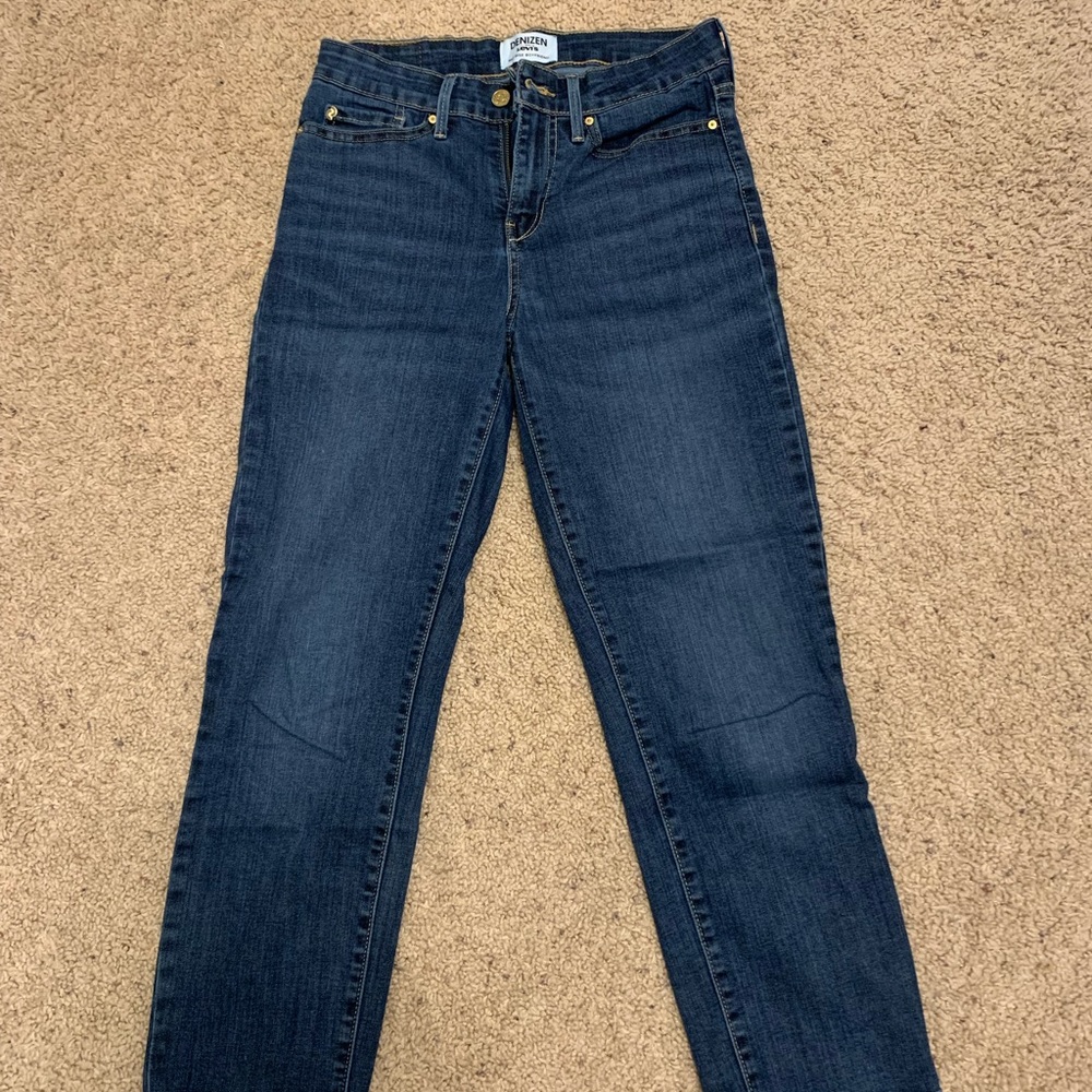 Levi boyfriend jeans size 6 mid rise